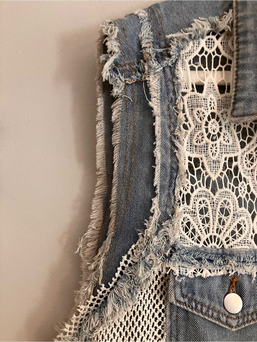 POL Denim & Lace Sleeveless Vest - Light Blue & White NWOT - Picture 6 of 7